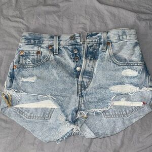 Levi's Jean micro shorts size 25💙